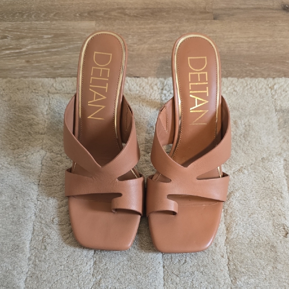 Deltan Leather Sole Heels With Gold Accent Size 8.5